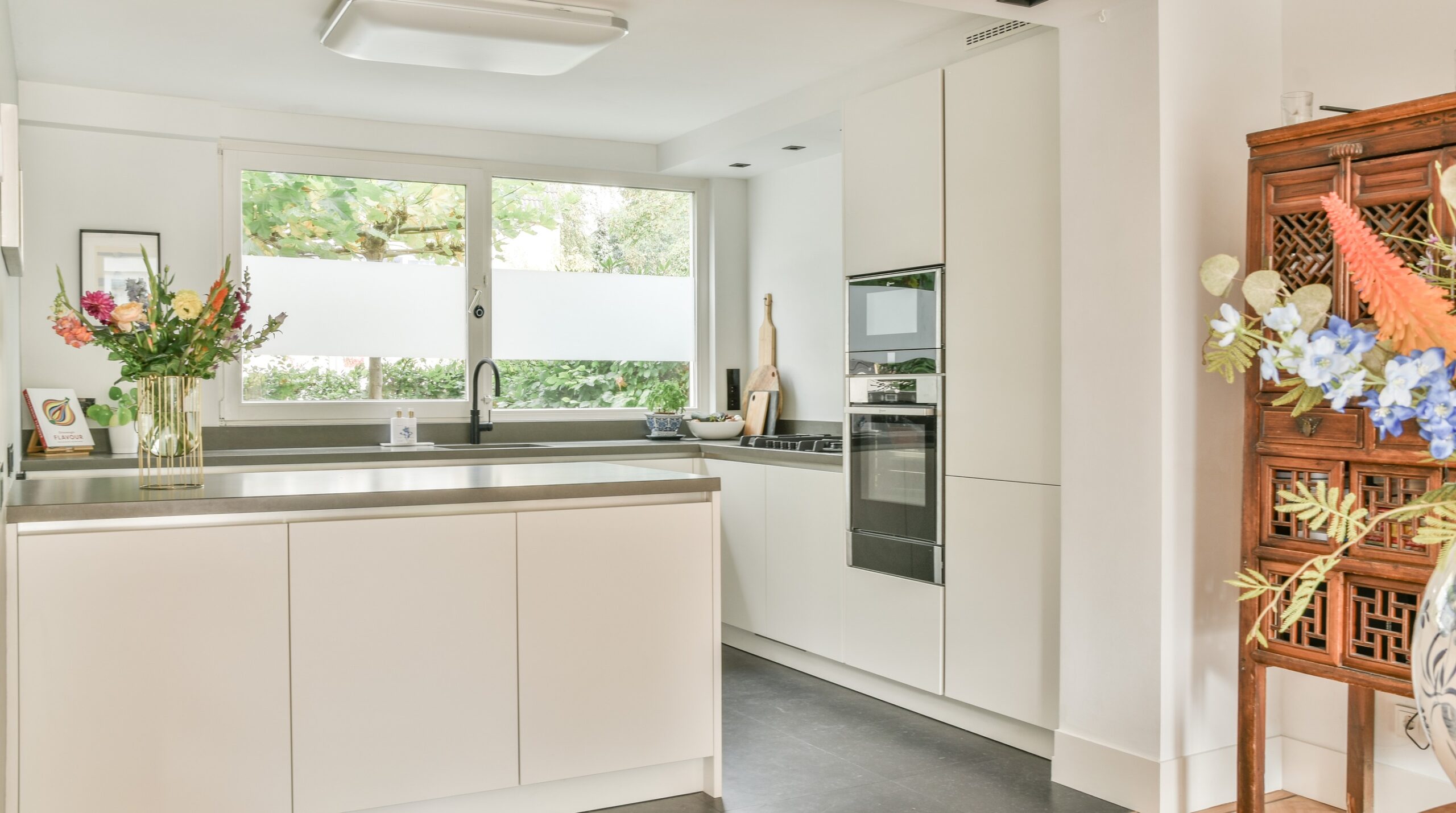 What Does Cabinet Refacing and Replacement Cost in 2026?